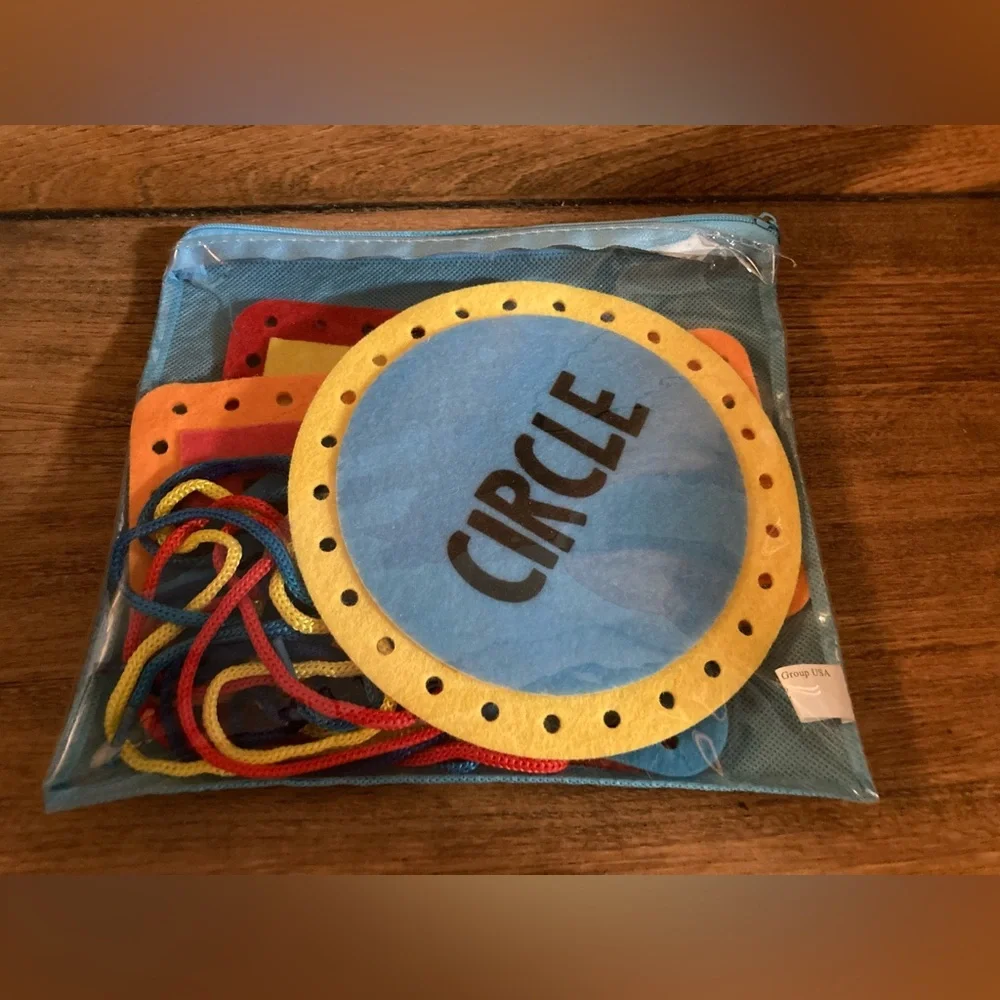 Lacing sewing travel toy - Picture 1 of 3